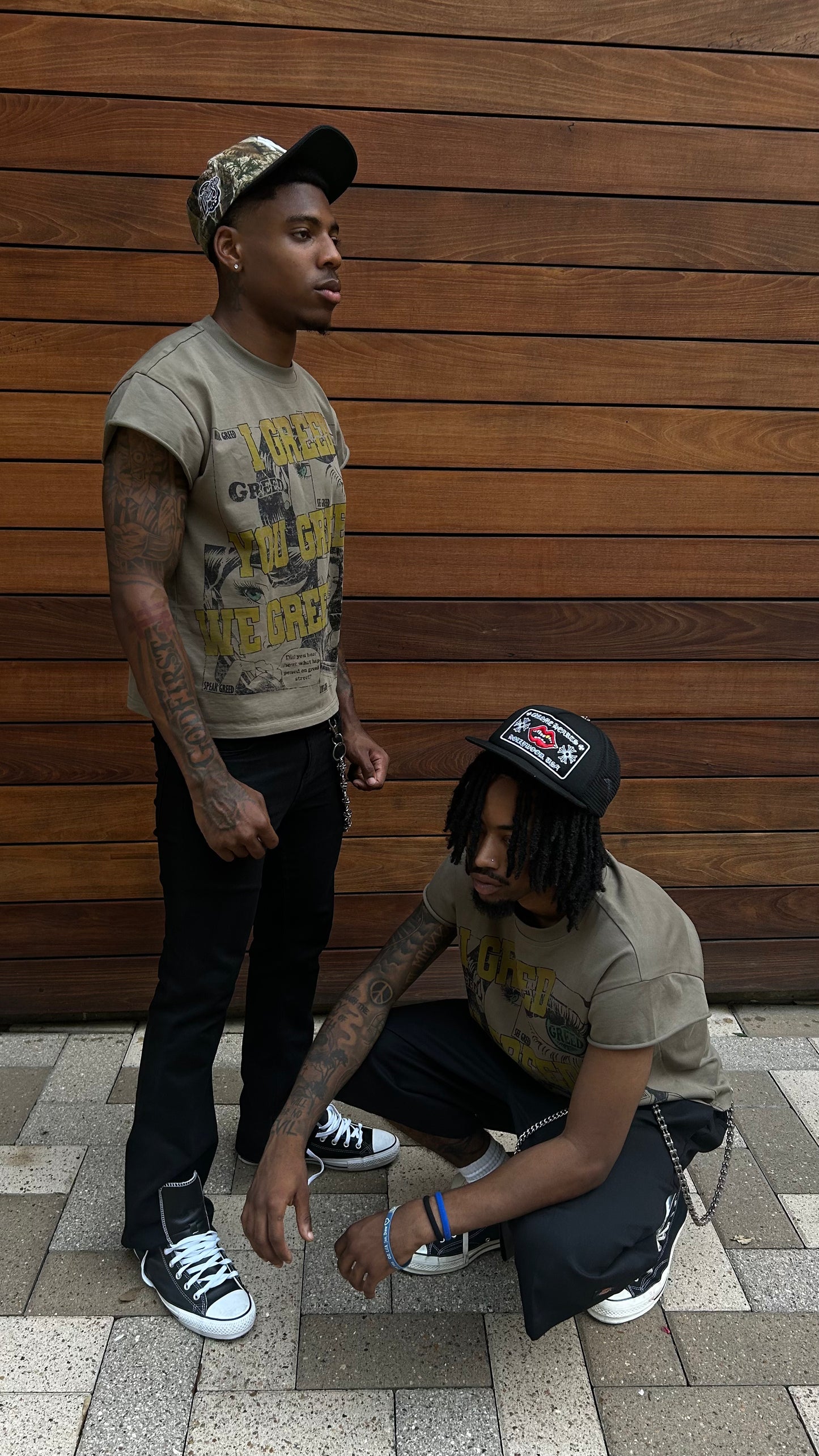 LIVE GREED SLEEVELESS TEE