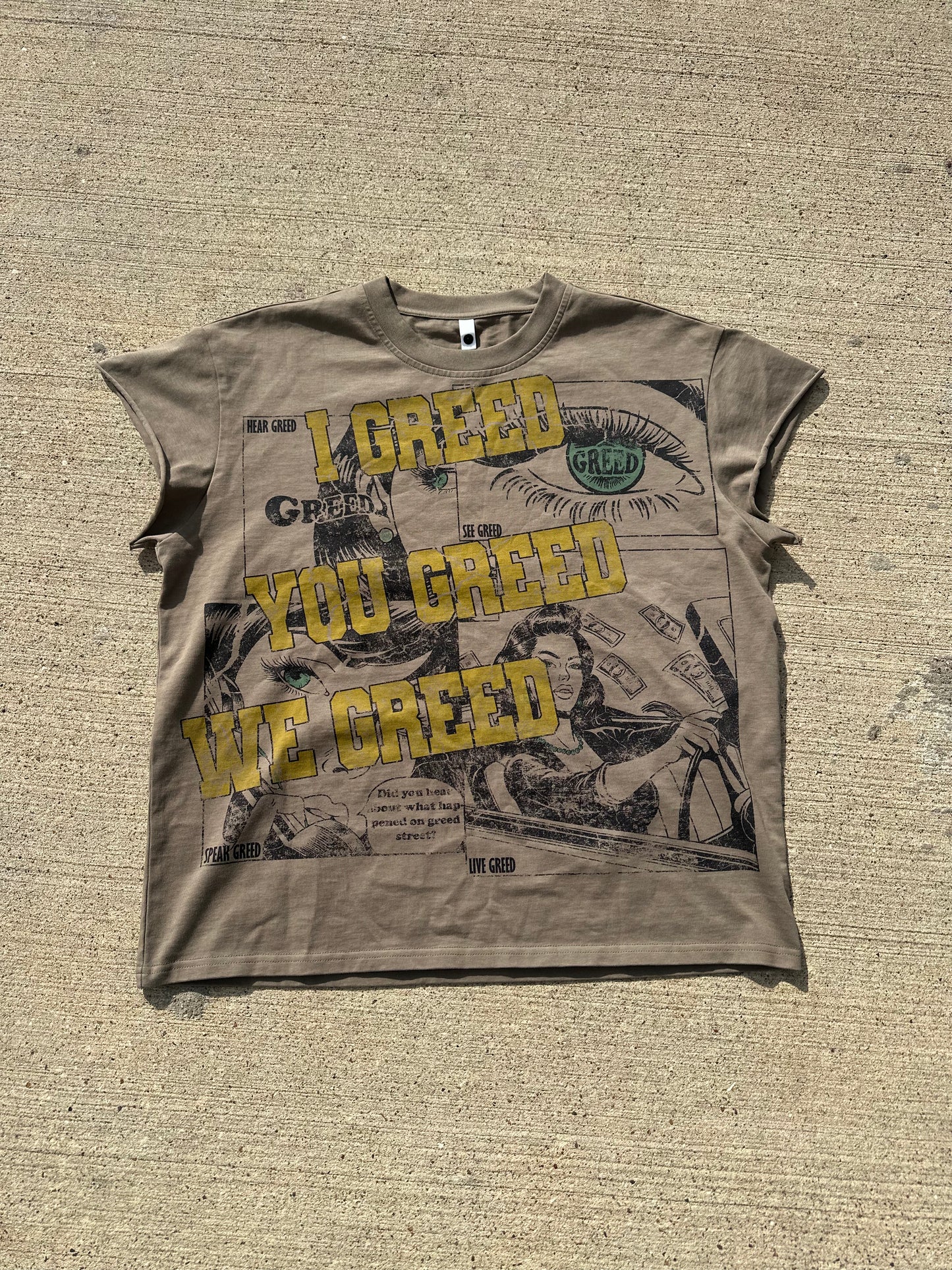 LIVE GREED SLEEVELESS TEE
